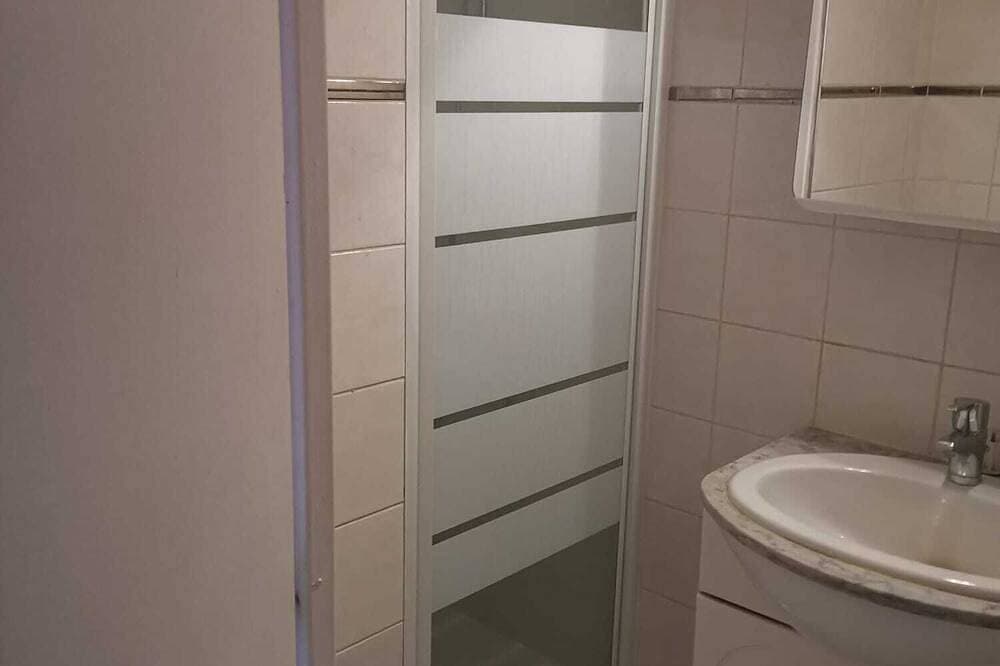 Foto 9 von 15: Stay in Caen - Spacious 4 Bedroom Apartment, Near the Beach
