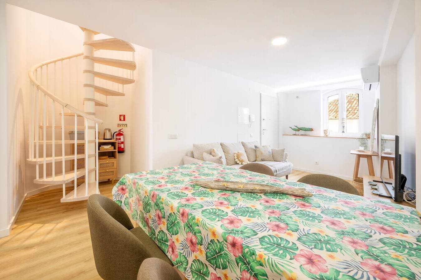 Foto 10 von 32: Ferienwohnung für 6 Personen mit Balkon