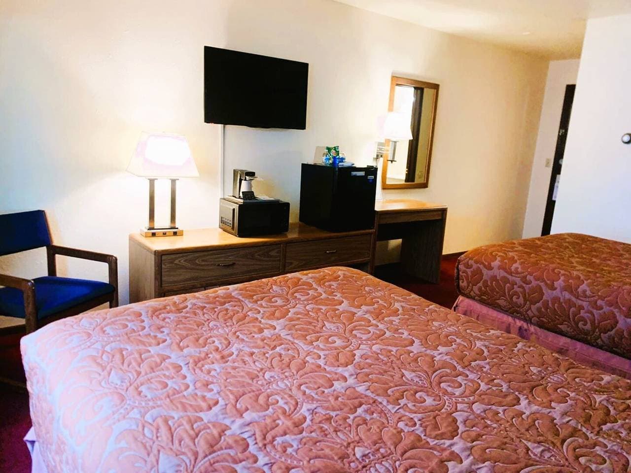 Foto 5 von 9: Zimmer mit 2 Doppelbetten, Nichtraucher