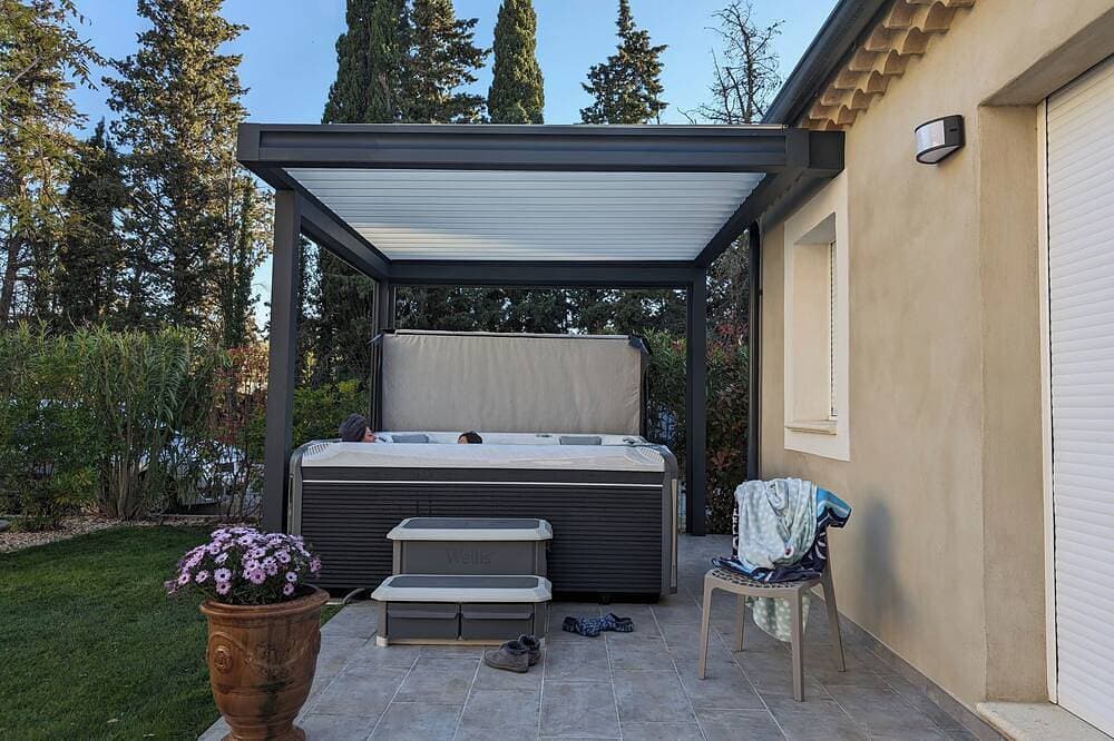 Charmant Studio de 22 m² Avec Terrasse de 13 m² et spa Spacieux Sous Pergola 1