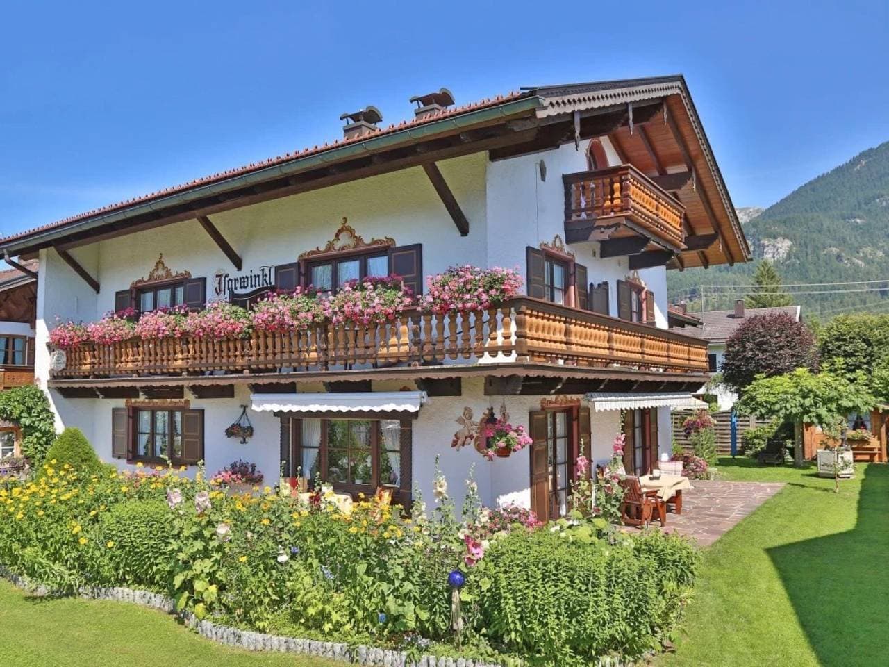 Foto 6 von 29: Ferienwohnung 'Nr. 2 Karwendel' mit Bergblick, Balkon und Wi-Fi