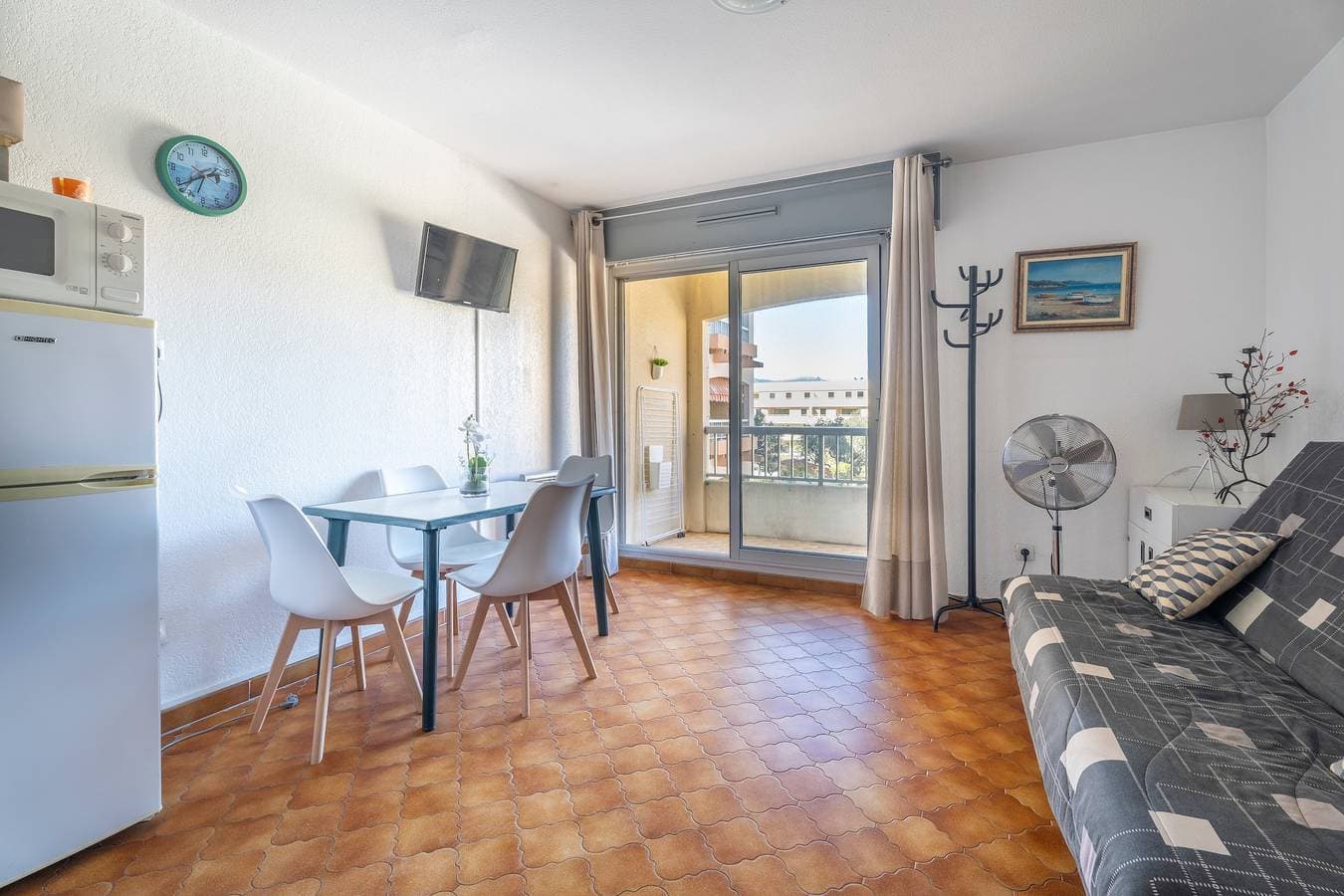 Foto 2 von 21: Studio für 4 Personen mit Balkon, 10 Minuten vom Strand entfernt, im Herzen des Dorfes