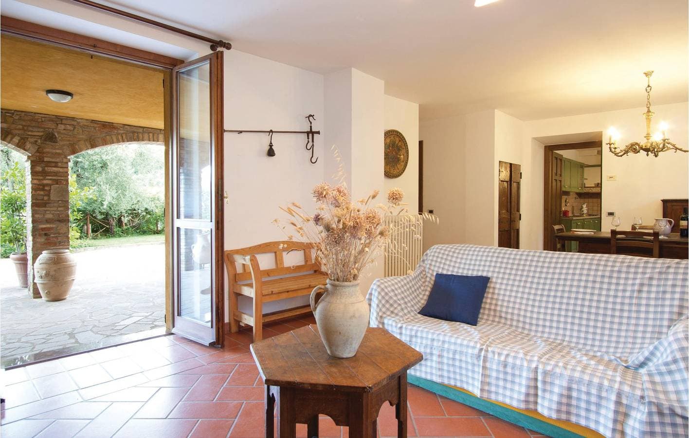 Foto 4 von 27: 150m² Wohnung: WiFi, Parkplatz, Pool & See 1,5km