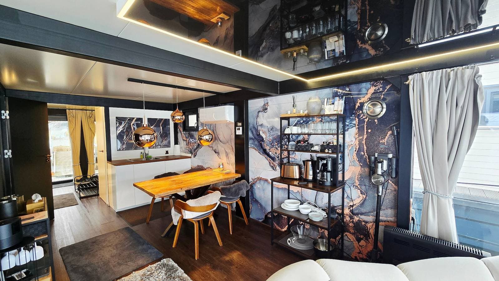 Foto 10 von 42: Hausboot 'Hafensuite Rügen' mit WLAN