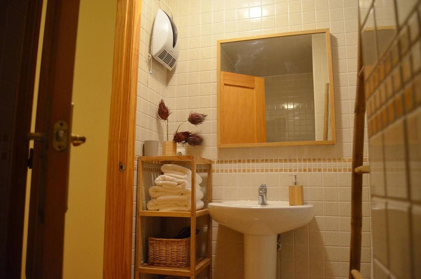 Foto 8 von 20: Apartment 'Ojaranzo' mit Bergblick, WLAN und Klimaanlage