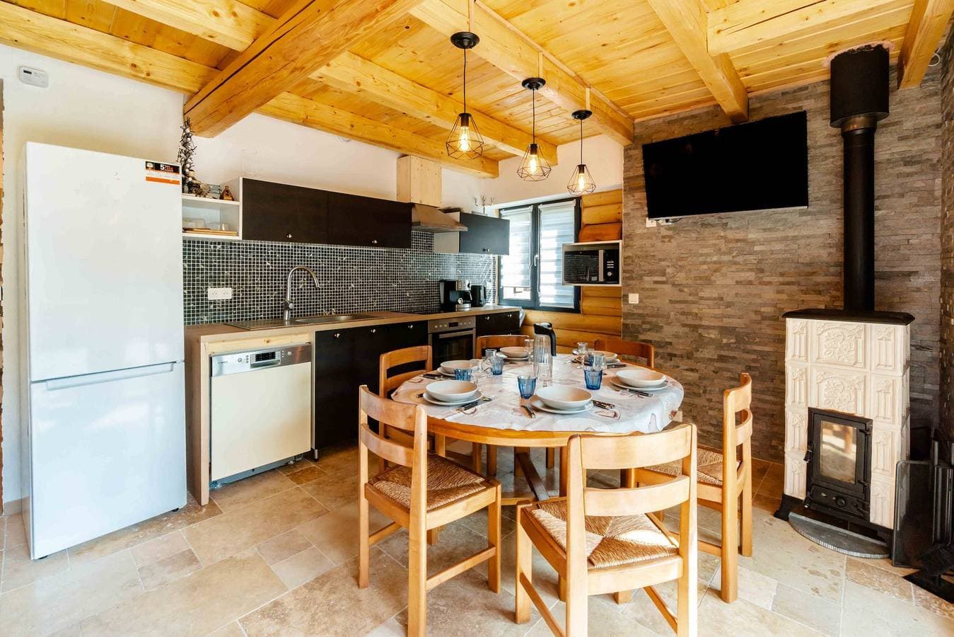 Foto 7 von 16: Ferienwohnung 'Agréable Chalet 3 Étoiles 3' mit Bergblick, Wi-Fi und Klimaanlage