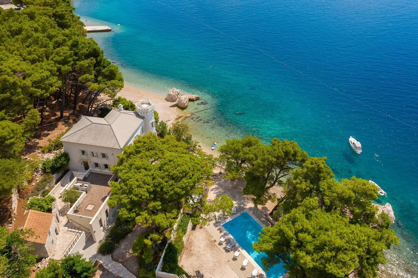 Foto 6 von 73: Luxury Beachfront Villa Sea Palace Omis with Pool