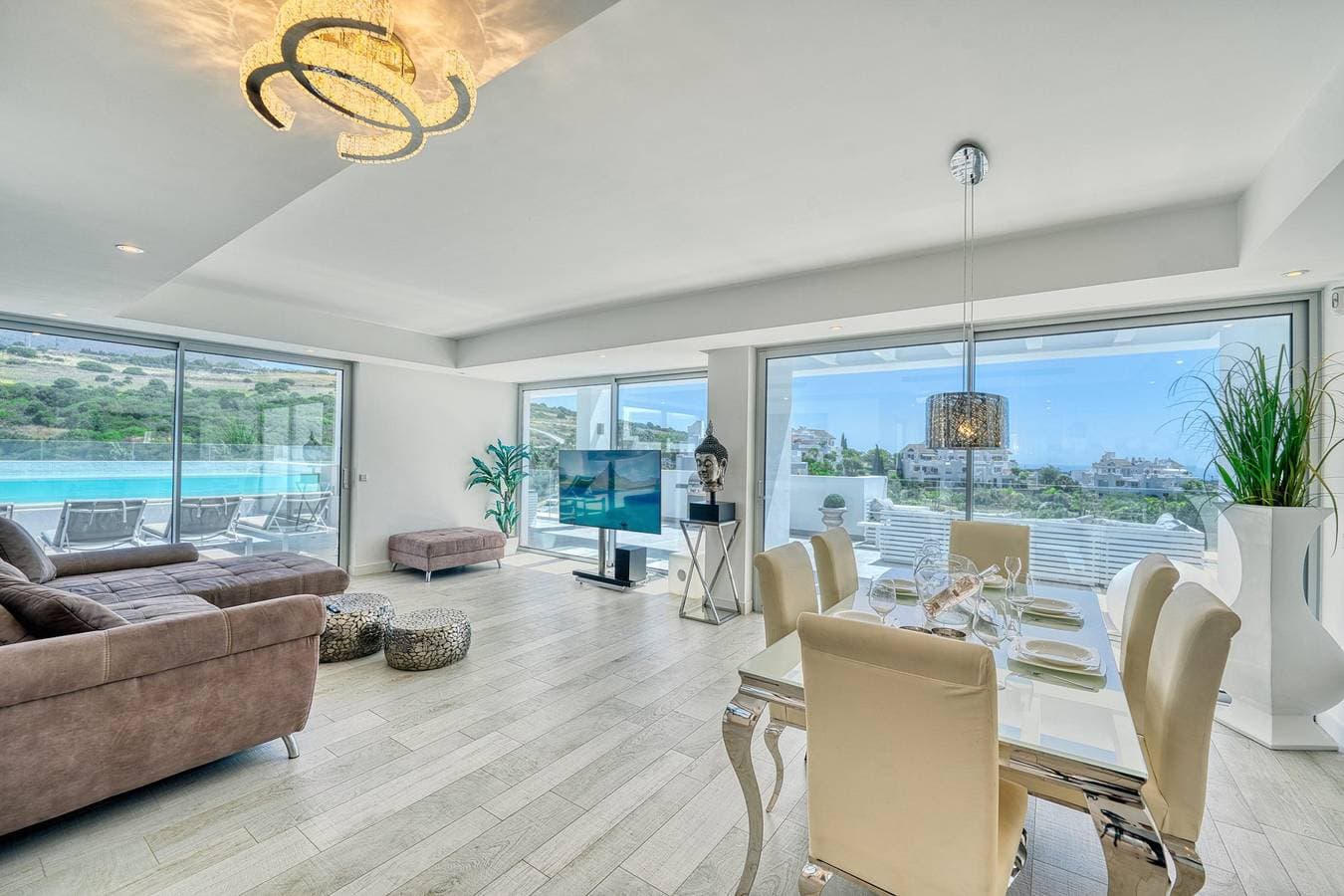 Foto 11 von 47: 2288 Luxury Penthouse with Private Rooftop Pool