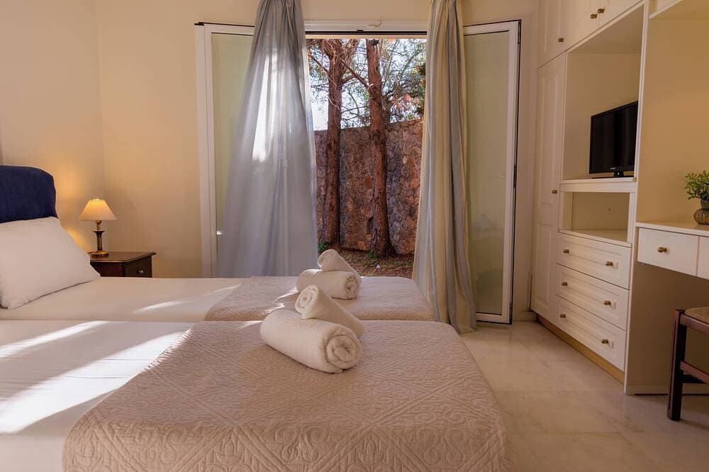 Foto 6 von 30: Private Pool Villa Olympic in Dassia Corfu