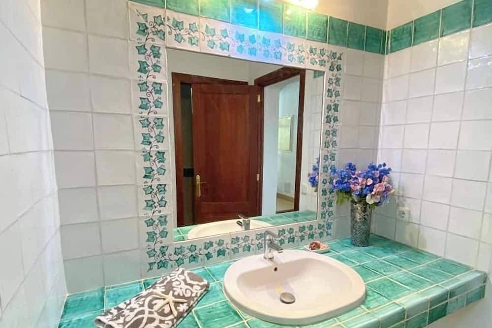 Foto 9 von 24: Wunderbare 4-Bett-Villa mit privatem Pool im Zentrum von Cala D'Or, 5 Minuten zu Fuß zum Strand