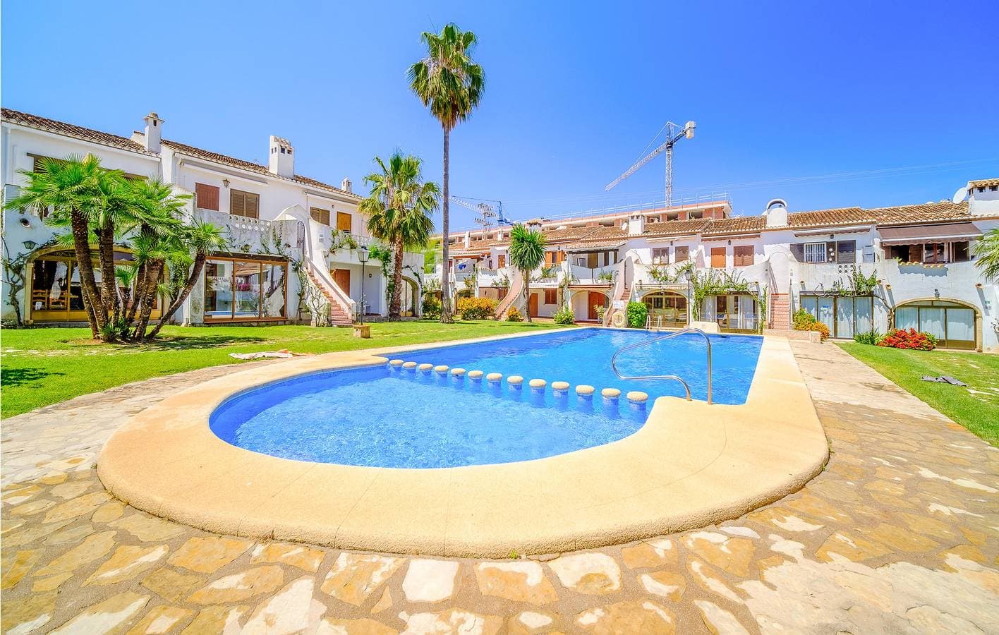 Foto 9 von 21: 400m zum Strand: Wohnung mit TV, AC, Pool & Terrasse