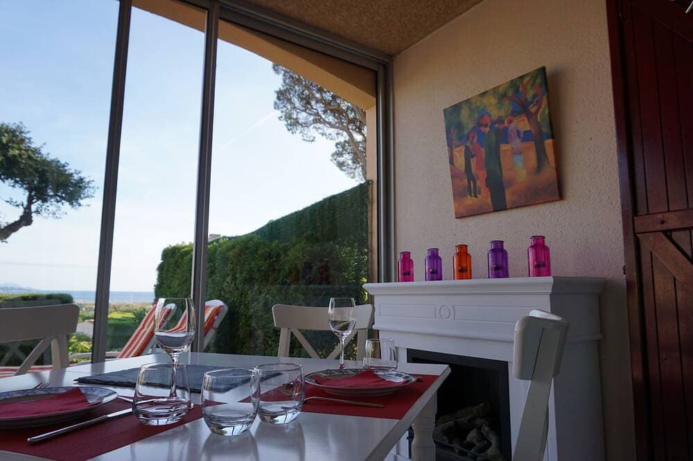 Foto 13 von 30: Traumblick Terrasse, Pools, Tennis, Parkpl, AirCon, 2 Wc, Top-WLAN (workation)