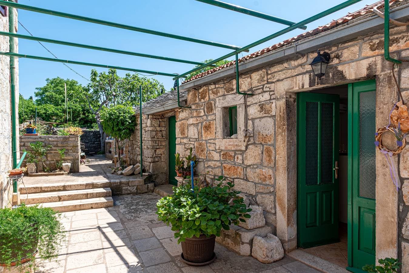Foto 2 von 29: 2-Zimmer-Ferienwohnung mit Terrasse Zrnovo, Korcula A-9239-a