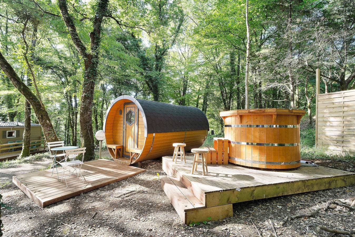 Foto 12 von 31: Tiny Home Beynac Lux im Wald – Ruhe, Natur & beheizter Pool