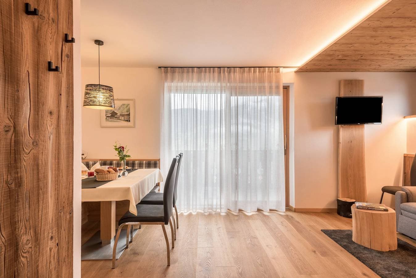 Foto 5 von 28: Ferienwohnung "Talblick" mit Bergblick, WLAN, Süd-Balkon. Auf Anfrage mit Infrarot Sauna.