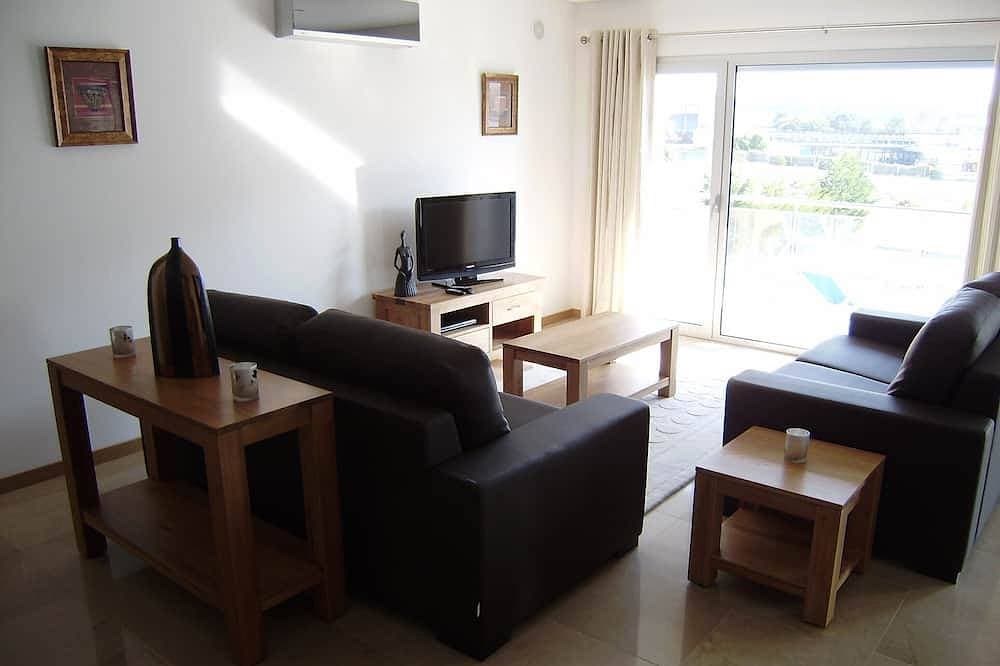 Foto 7 von 21: Atemberaubende High spec Wohnung mit beheiztem Pool