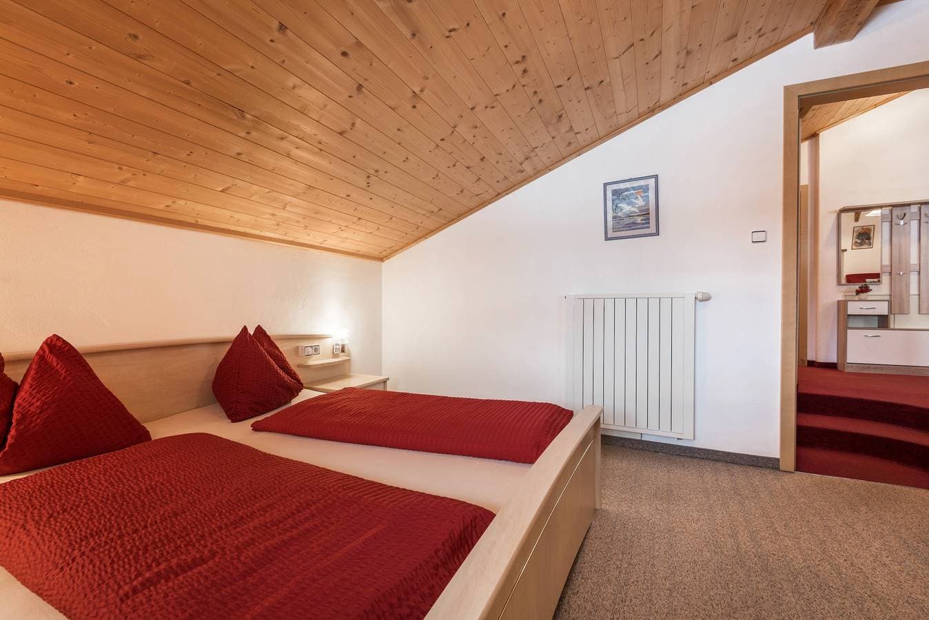 Foto 10 von 25: Ferienwohnung 'Ladinser Hof Reiterstube' mit Bergblick, Gemeinschaftsgarten und WLAN