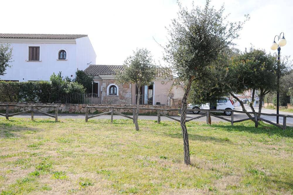 Foto 9 von 18: Villa im Zentrum von San Teodoro mit Parkplatz und privatem Garten
