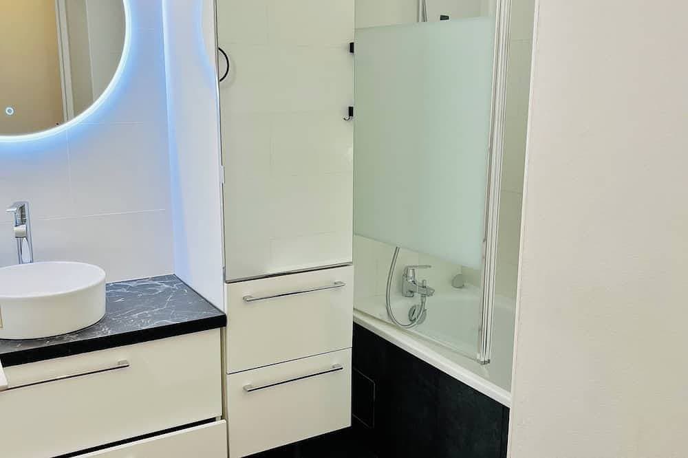 Foto 12 von 22: Spacious 2-room apartment with parking in Paris La Défense overlooking the Eiffel Tower