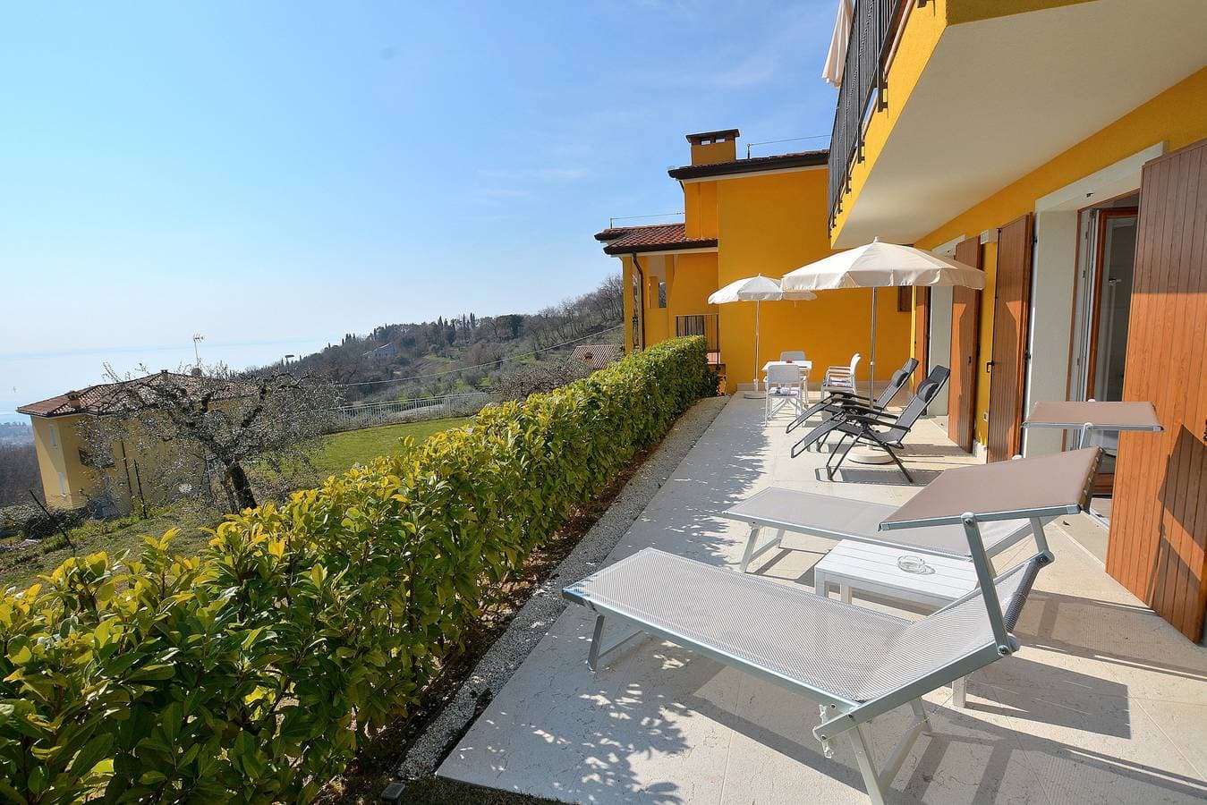 Red Apartment in Marciaga di Costermano 1