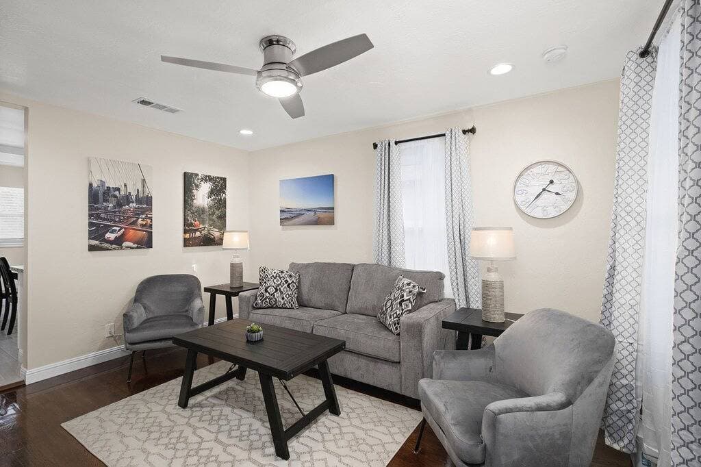 Cozy 2B/1Bth w Spacious Parking inside Fence 1