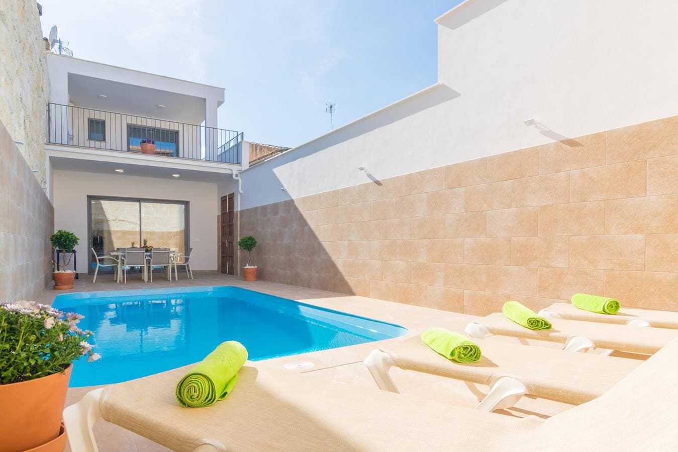 Foto 5 von 44: Can Serra - Modernes Stadthaus mit privatem Pool. WiFi gratis