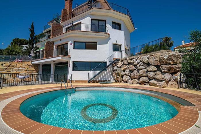 Tranquil 3 bed villa with private pool + sea view! 1