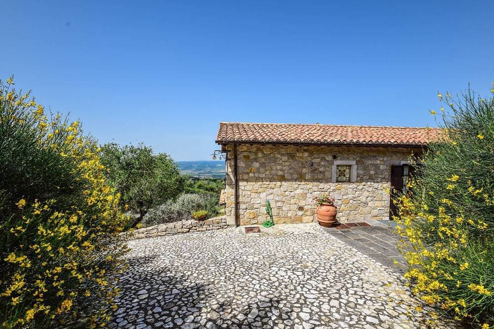 Foto 10 von 30: Freistehende Villa mit privatem und eingezäuntem Pool 1,6 km Montecchio, 20 km von Orvieto.