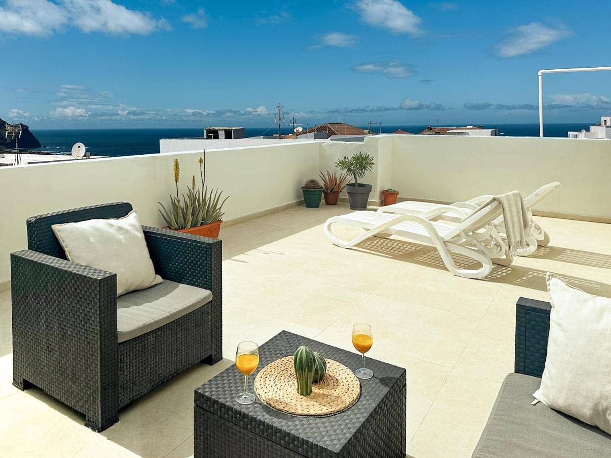 Sunset Terrace Studio - Ocean View - Top Floor 1