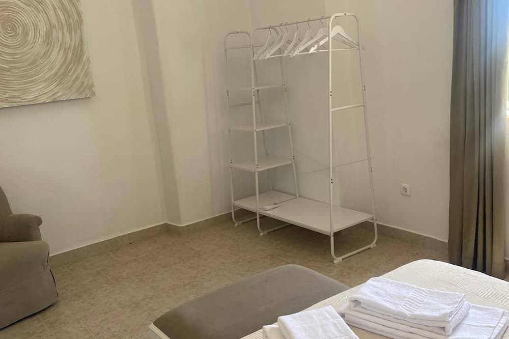 A romantic getaway with a pool in the heart of the Algarve. For adults only. 1