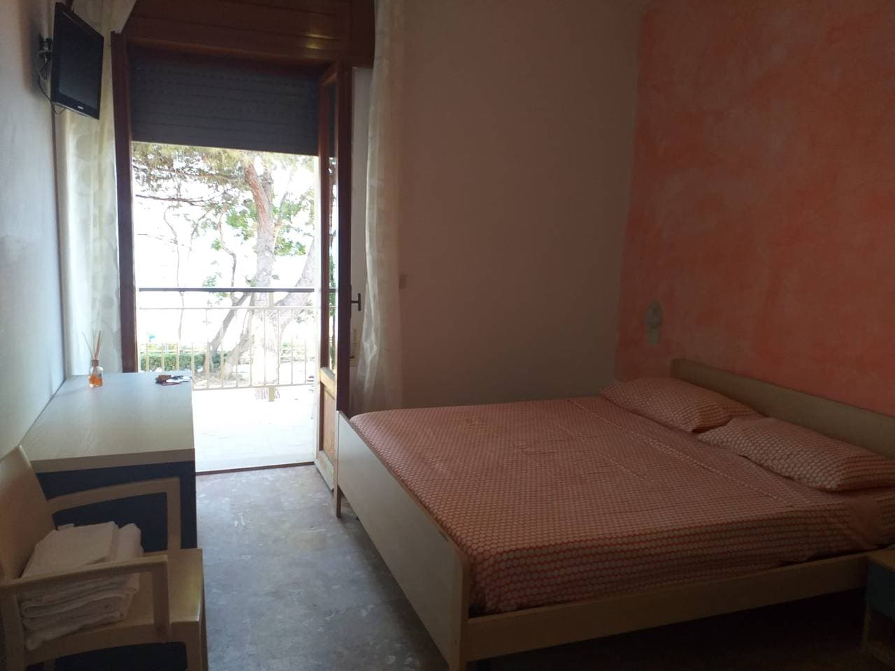 Foto 7 von 24: Geräumiges Doppelzimmer nur einen Steinwurf vom Meer entfernt