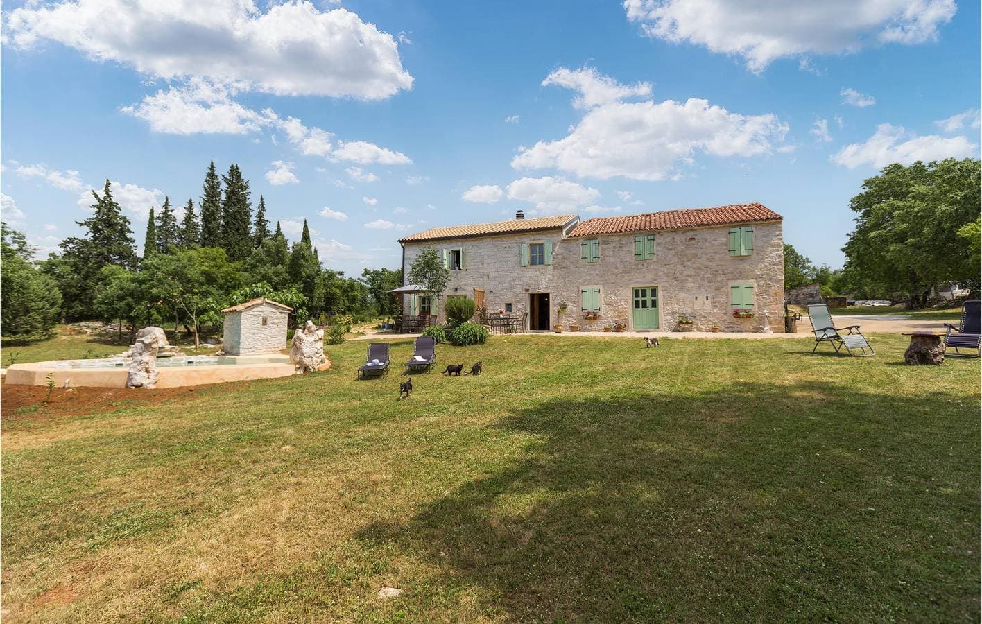Entspannendes Apartment mit Pool, WLAN und Terrasse in der Nähe von Momjan und dem Fluss Dragonja 1
