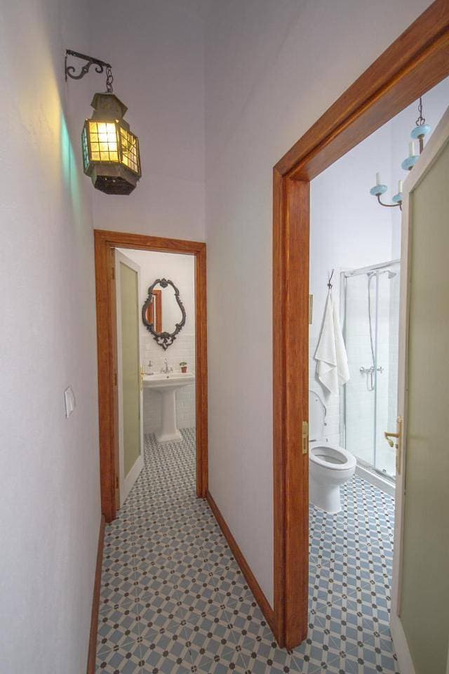 Foto 6 von 17: Twin Room with Shared Bathroom
