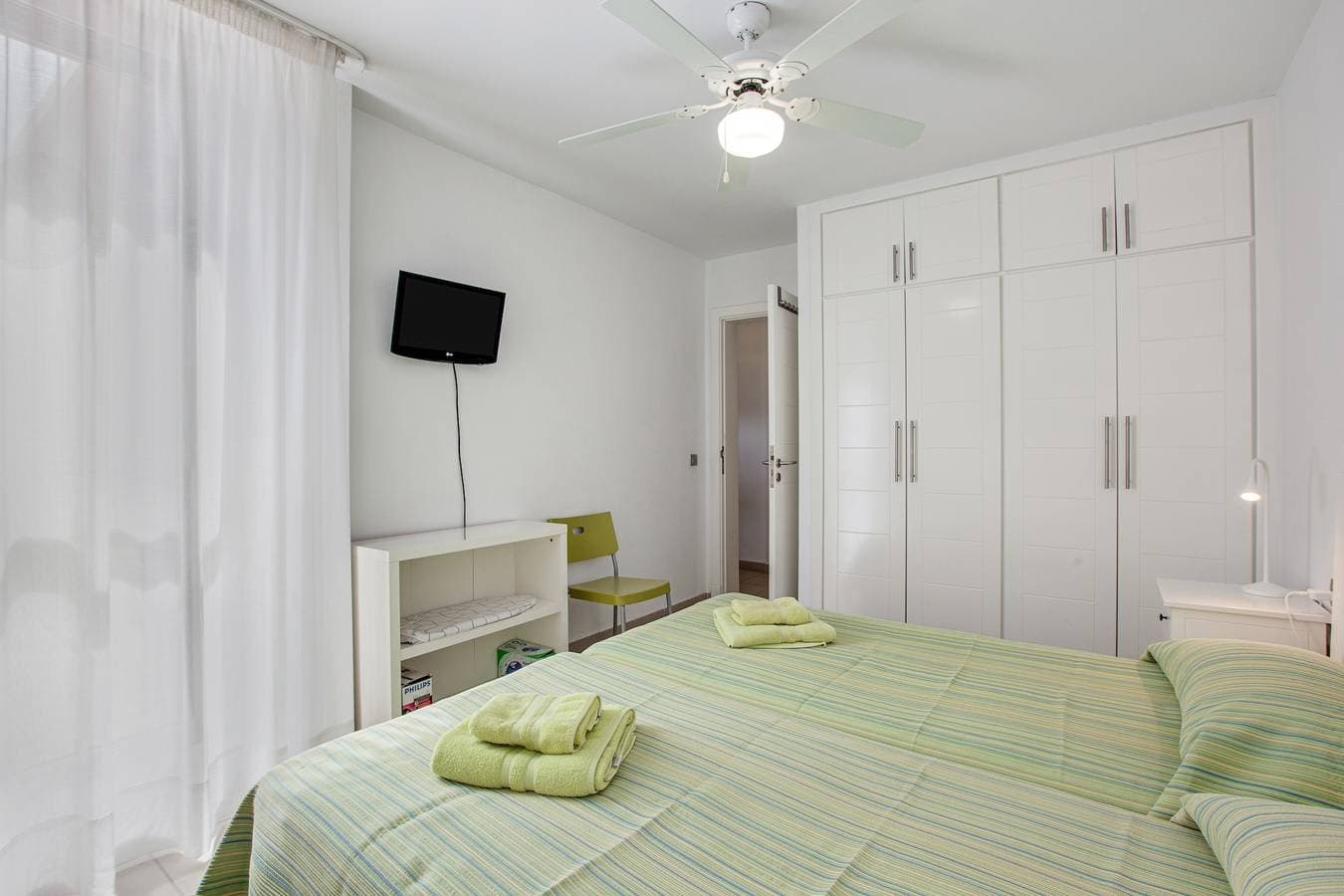 Foto 10 von 22: Ferienwohnung "Casa Médano 18" mit Blick auf das Meer und die Berge und WLAN