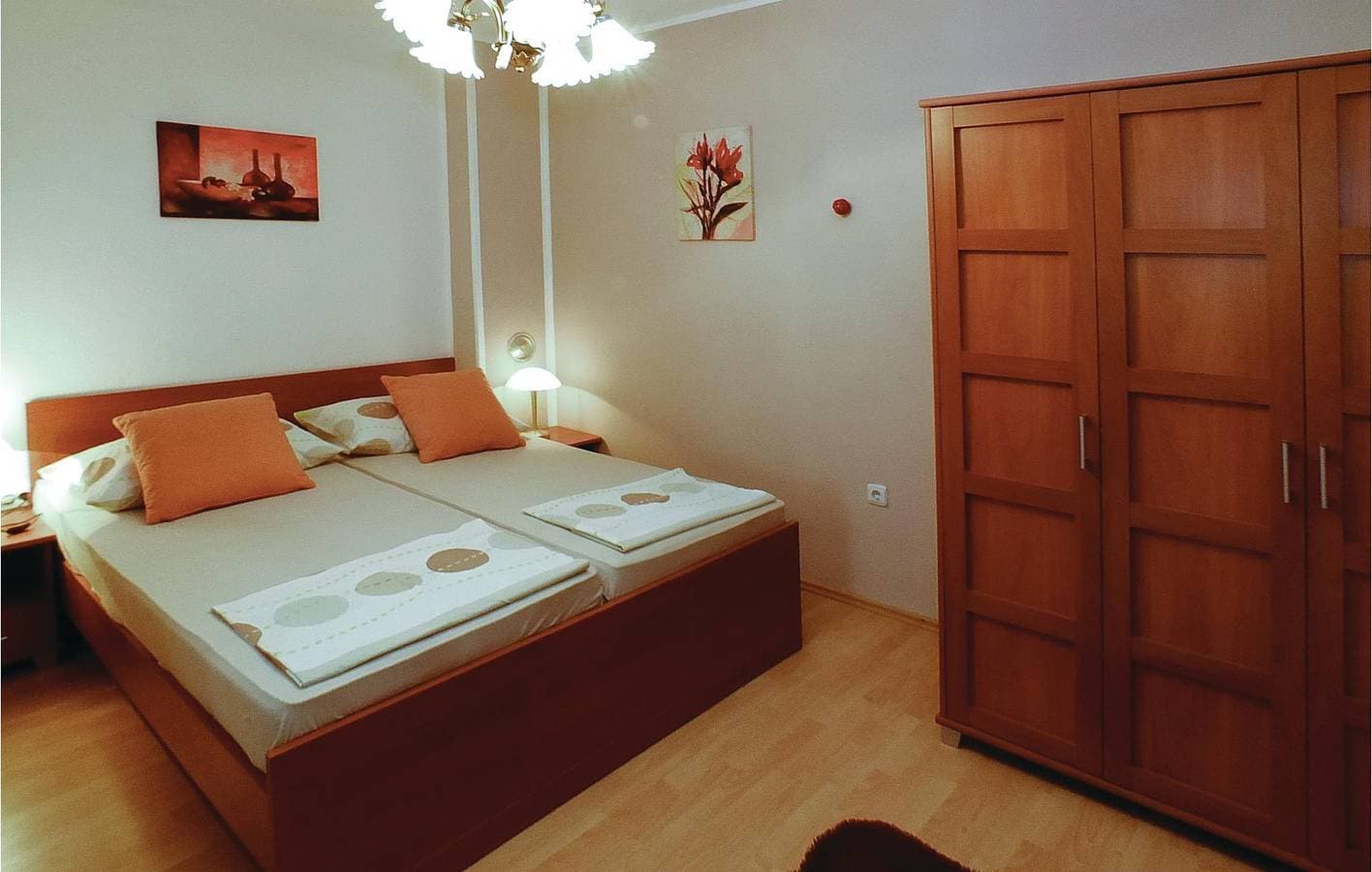 Foto 11 von 19: Gemütliche Ferienwohnung mit Terrasse, Parkplatz und WLAN in der Nähe des Strandes Uvala Bočići