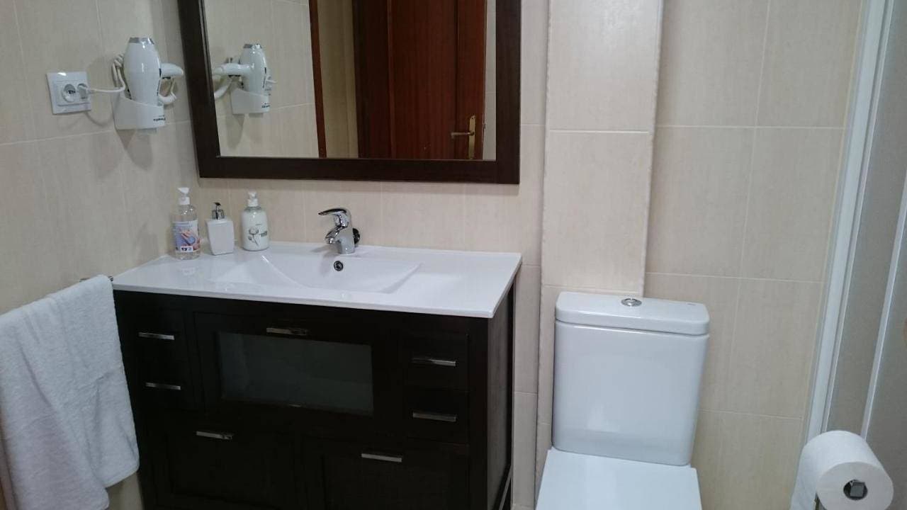 Foto 5 von 9: Twin Room with Shared Bathroom