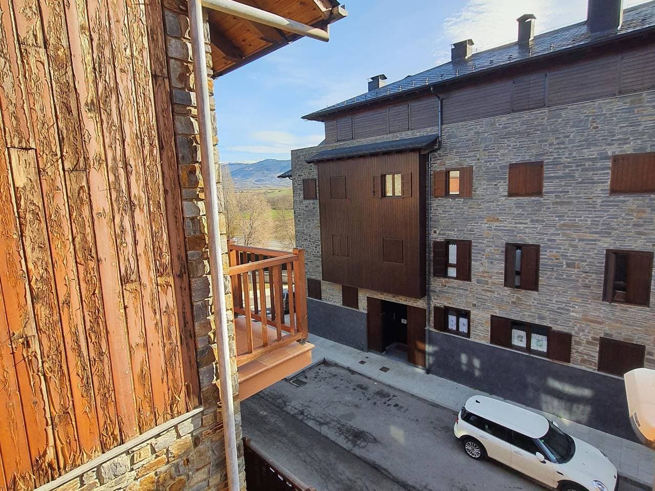 Foto 3 von 24: Ferienwohnung für 8 Personen mit Terrasse