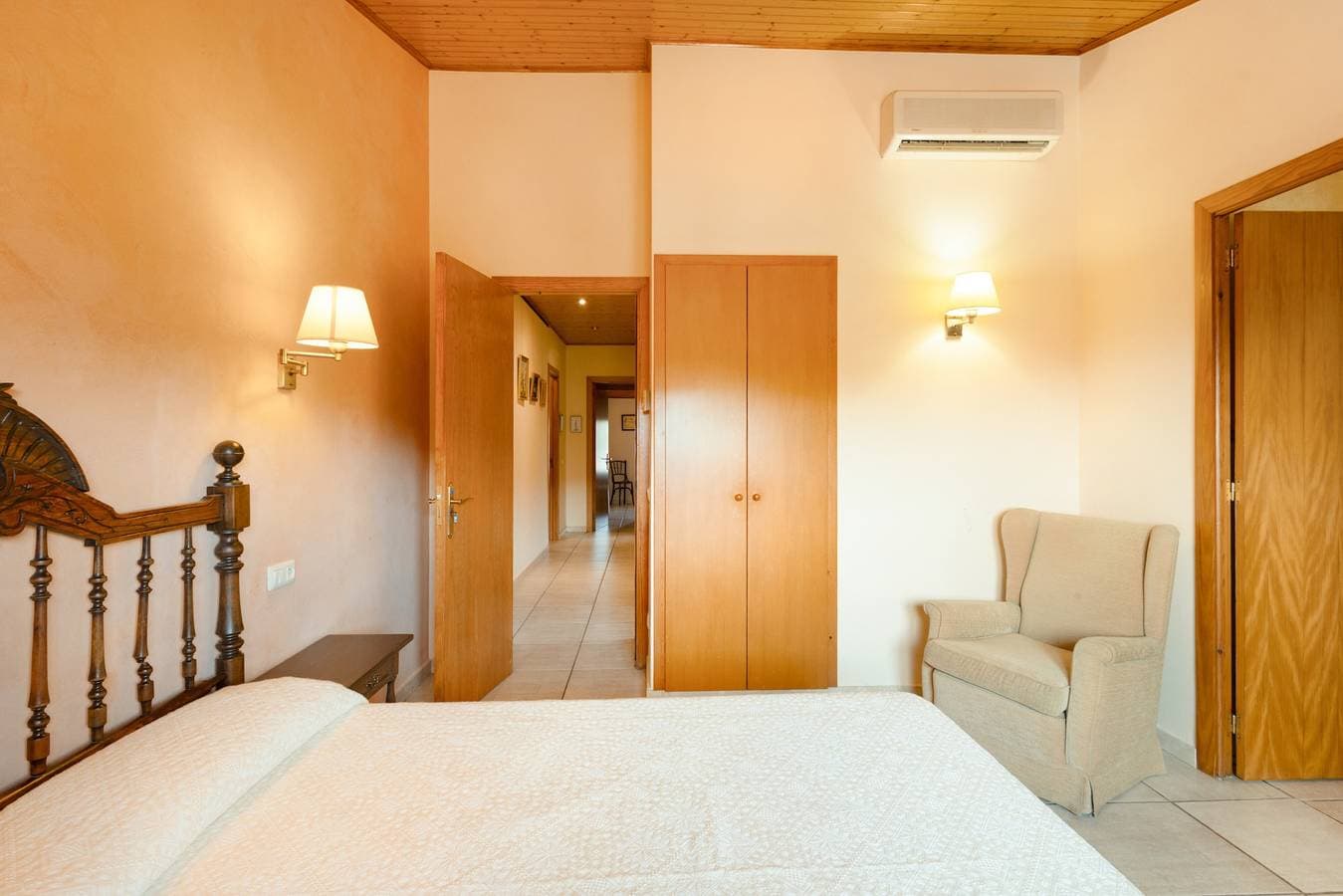 Foto 9 von 23: Zimmer mit Frühstück 'Ball De Bastons', Bergblick, WLAN & Klimaanlage