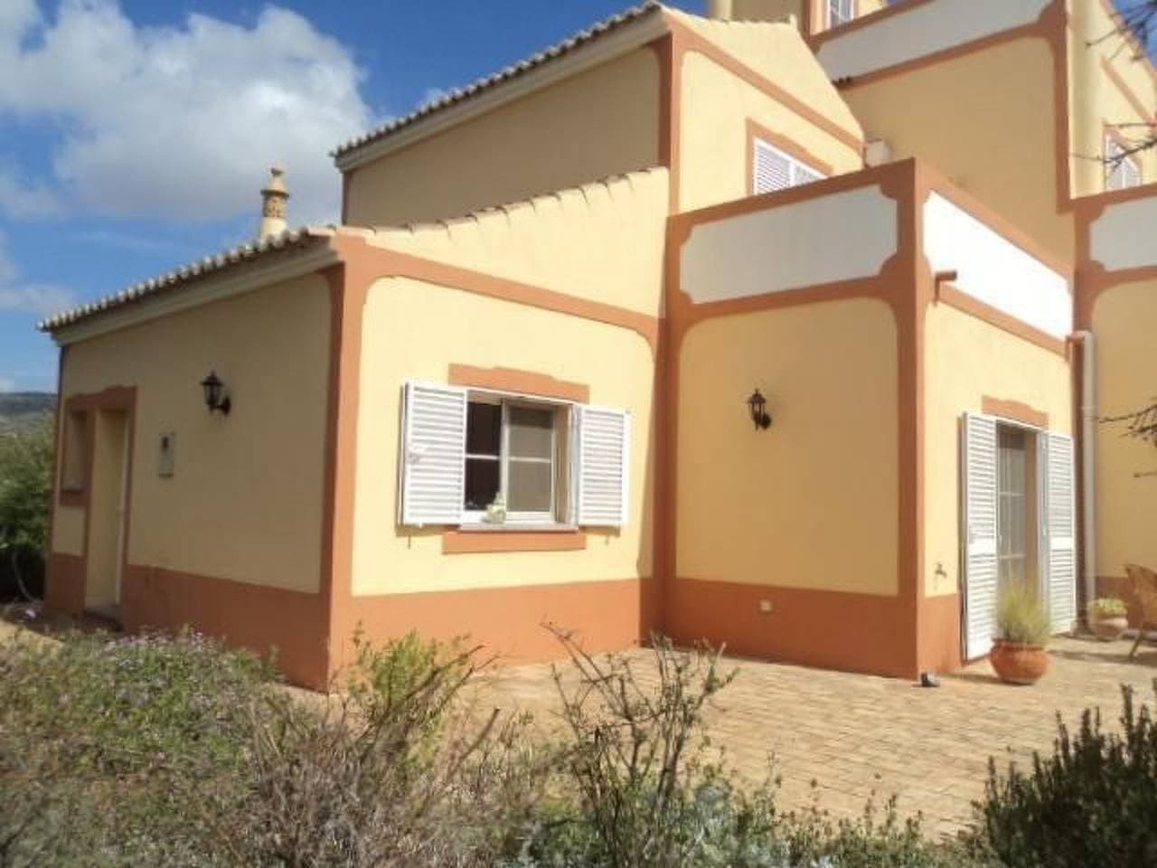 Foto 7 von 26: Mit Balkon, Terrasse und Außenpool
