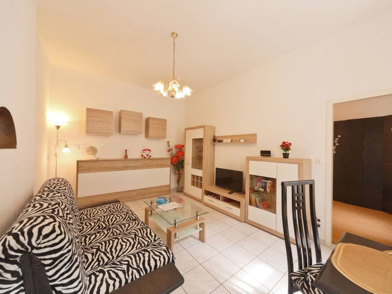 Wohnung in Fünfhaus mit Garten 1