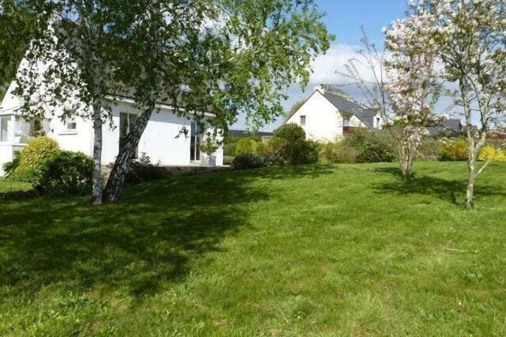 Foto 11 von 30: Haus mit Ummauerten Garten