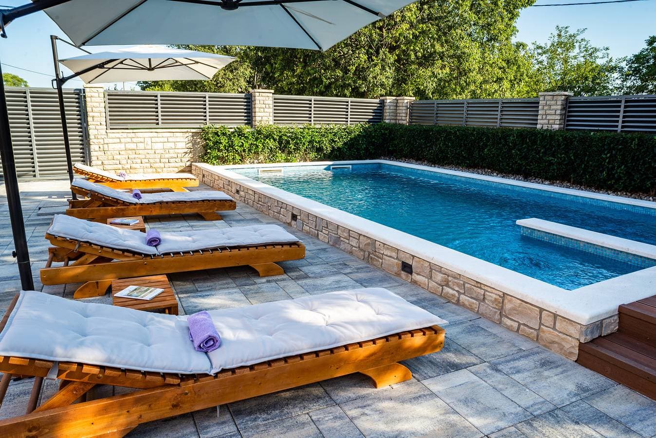 Foto 4 von 44: Villa Niko with heated pool
