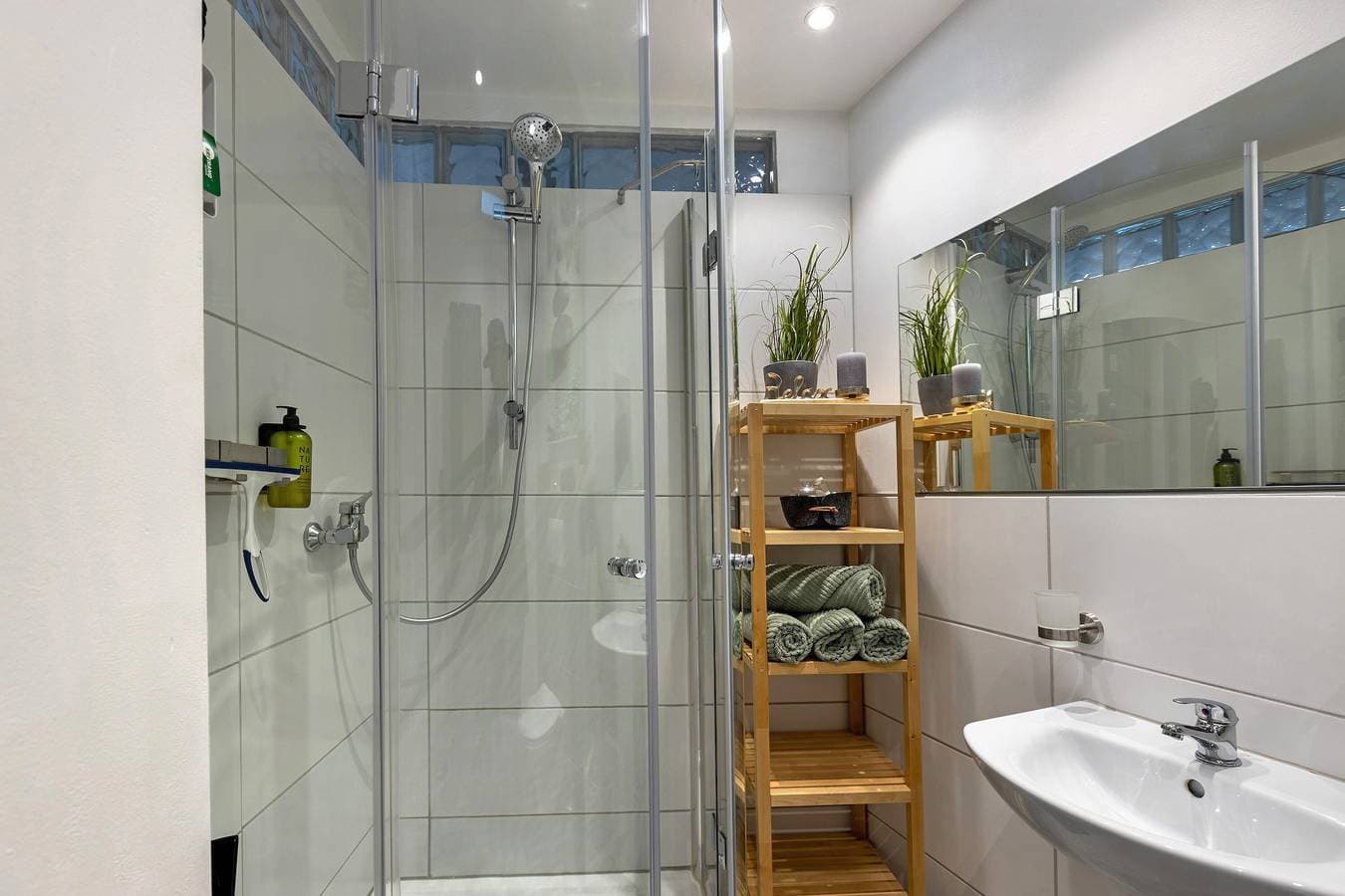 Foto 11 von 22: Ferienwohnung 'Am Hohentwiel' mit Bergblick, privater Terrasse und WLAN