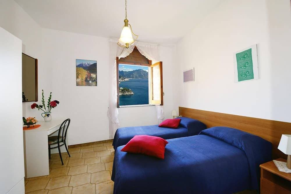 Foto 4 von 30: Villa mit herrlichem Blick auf das Meer und die Küste von Amalfi.Parkplatz