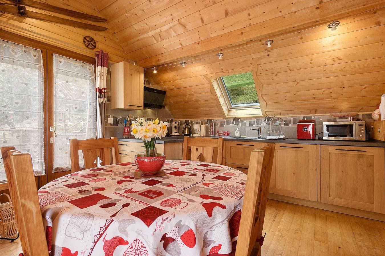 Foto 7 von 23: Gemütliches Chalet mit traumhaftem Bergblick – ideal für Familien oder Freunde