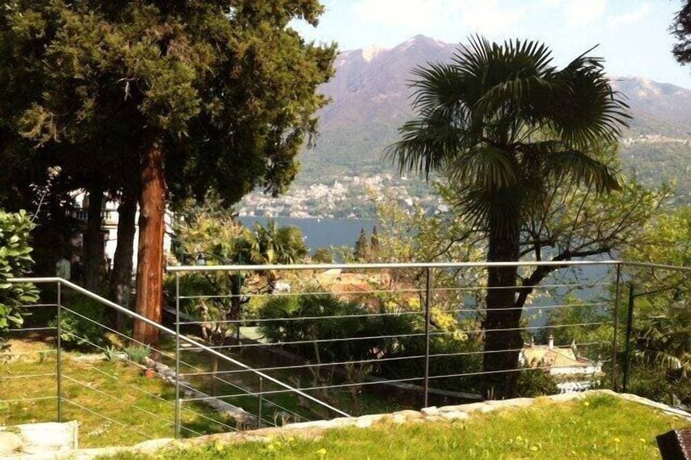 Foto 11 von 21: Kleines Haus mit großem Garten, Blick auf den Comer See 'Sans Souci'