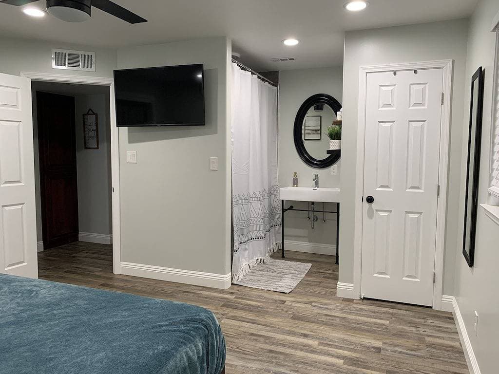 Foto 10 von 20: Cozy 3 bed/ 2 bath with a Brewery Feel Patio