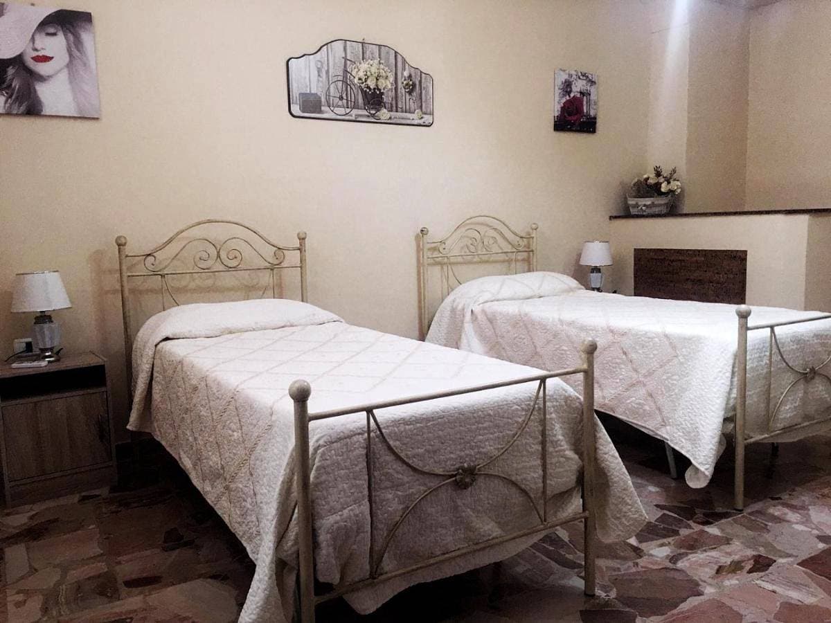 Foto 4 von 5: Double Room with Shared Bathroom and Terrace