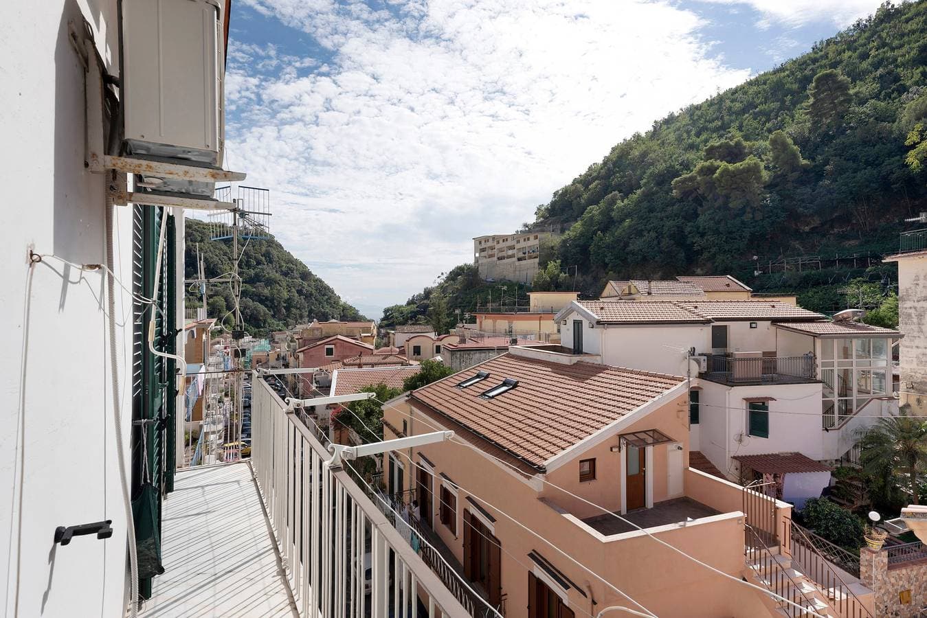 Foto 4 von 20: Apartment 'Ce Tour - La Casa del Limone di Nonni' mit Bergblick, WLAN und Klimaanlage