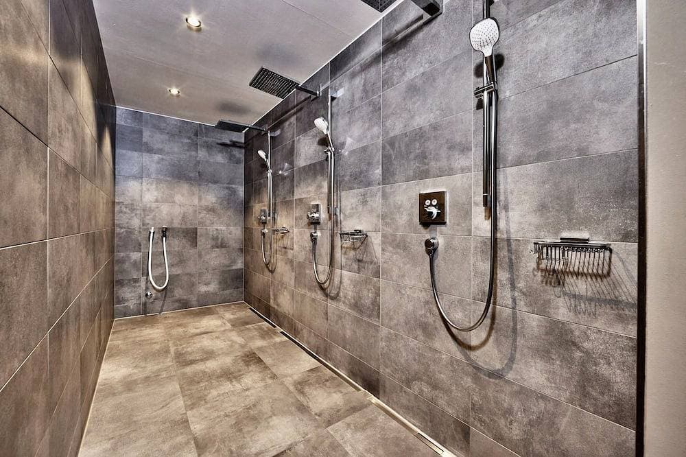 Foto 10 von 30: Neu! Deluxe Apartment Zugspitze mit Pool, Sauna, am Golfplatz und Zugspitzblick